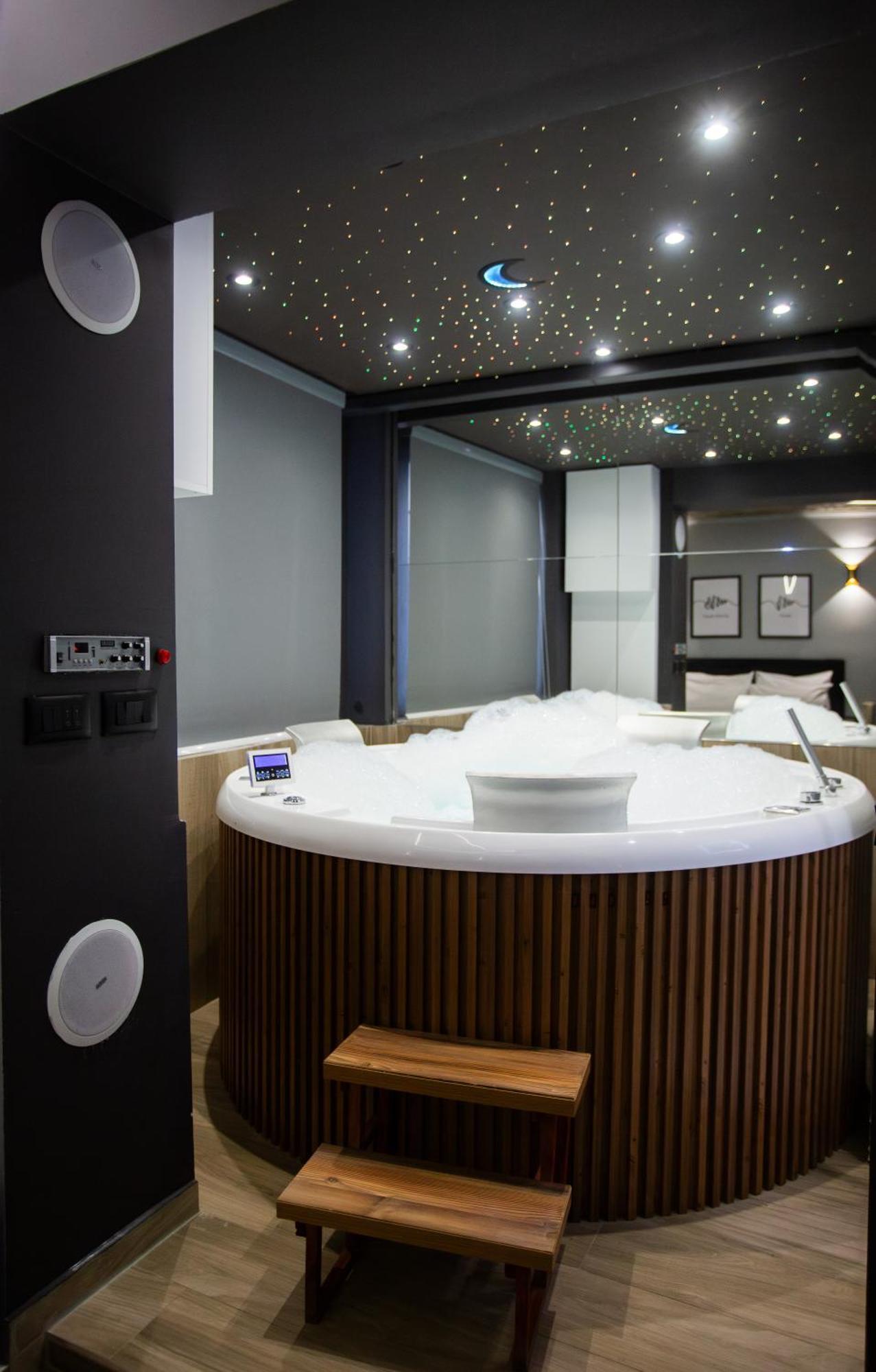 The Bubbles - Jacuzzi Hotel Tirana Eksteriør billede