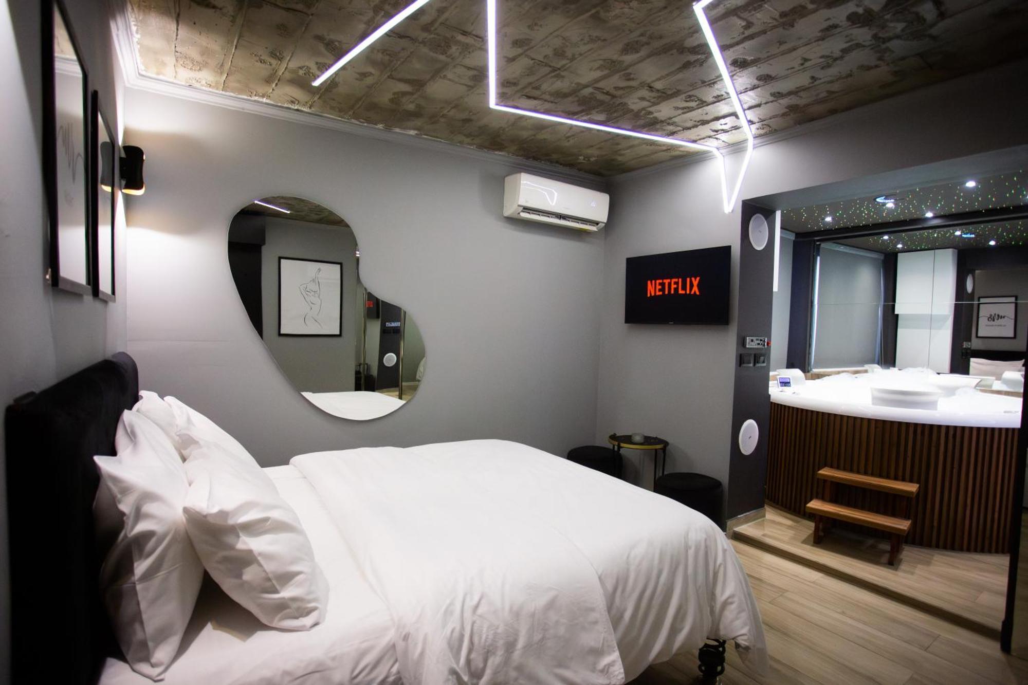 The Bubbles - Jacuzzi Hotel Tirana Eksteriør billede