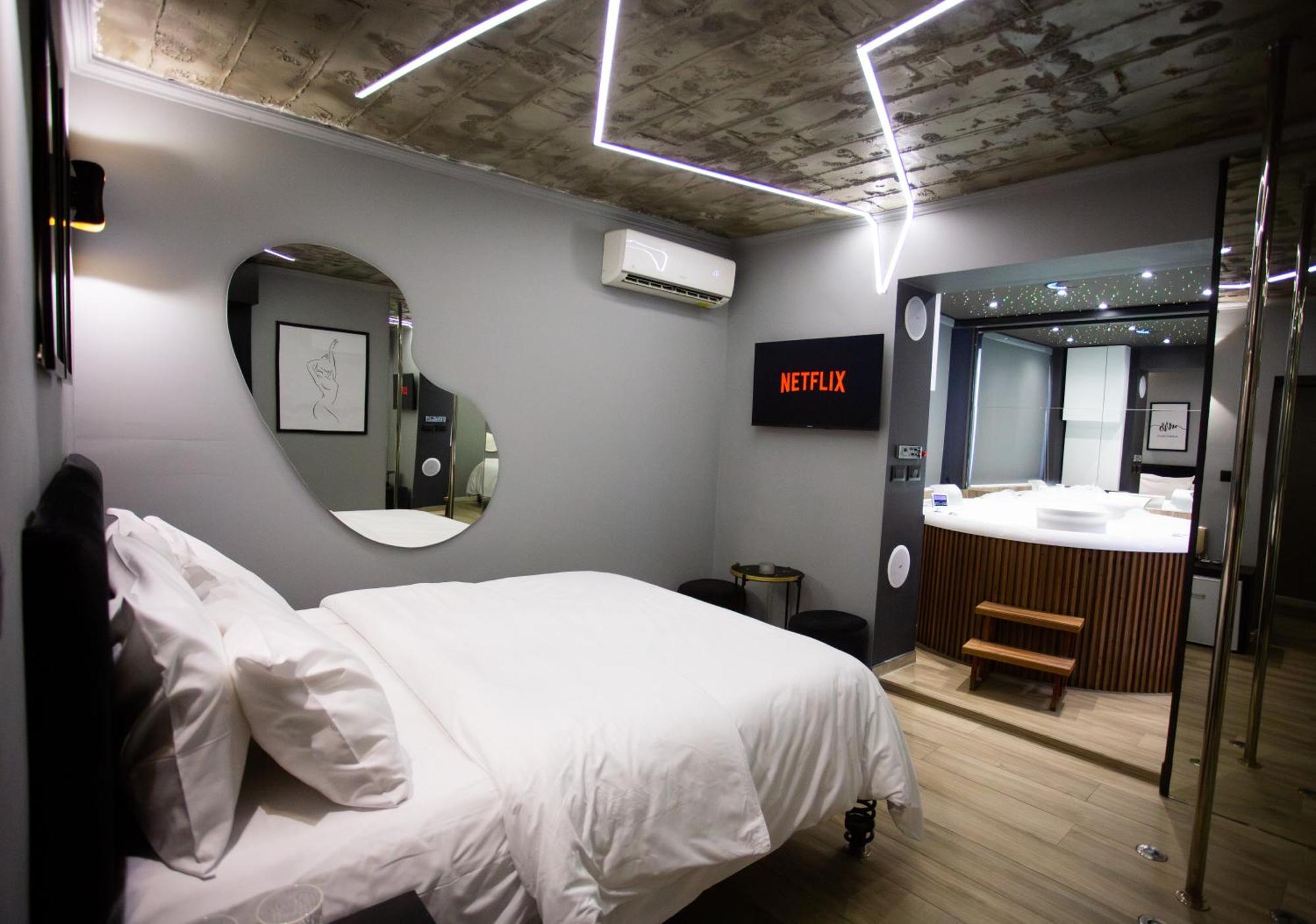 The Bubbles - Jacuzzi Hotel Tirana Eksteriør billede